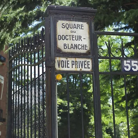 Du Square, Luxury Panzió