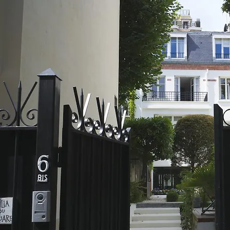 Du Square, Luxury Panzió