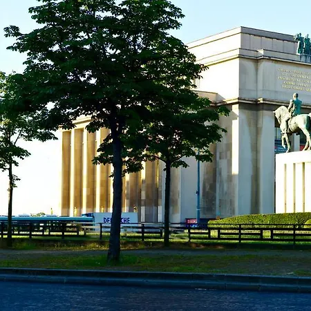 Du Square, Luxury 4*