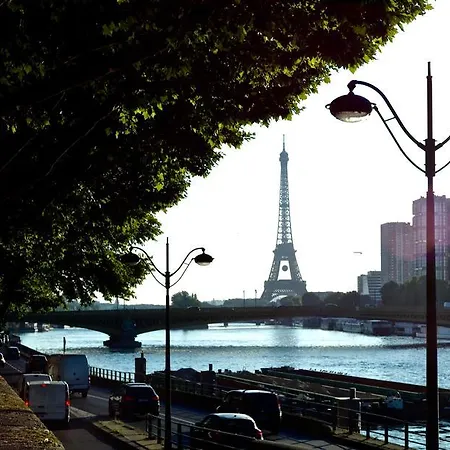 Du Square, Luxury Panzió 4*