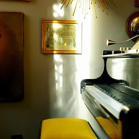 Du Square, Luxury Párizs