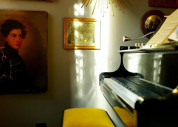 Du Square, Luxury Paris