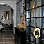 Du Square, Luxury