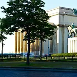 Du Square, Luxury 4*