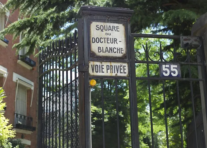 Du Square, Luxury Panzió